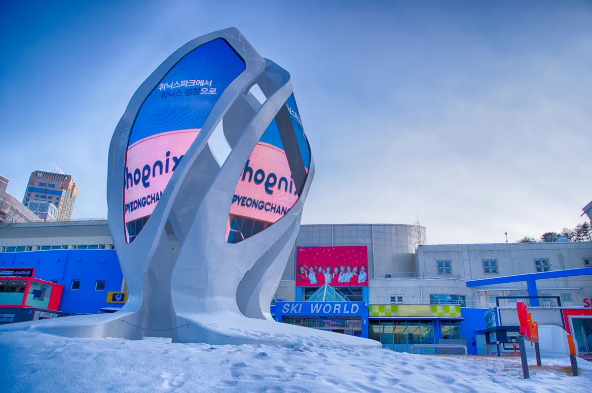 Phoenix Pyeongchang Ski World被白雪覆盖的入口